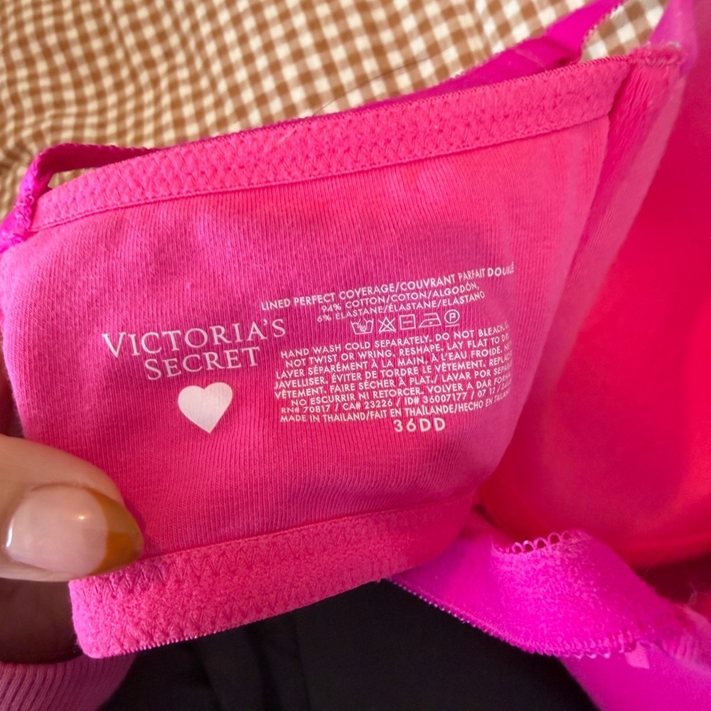 Victoria’s Secret Fuchsia Pink Underwire Bra - Picture 4 of 5